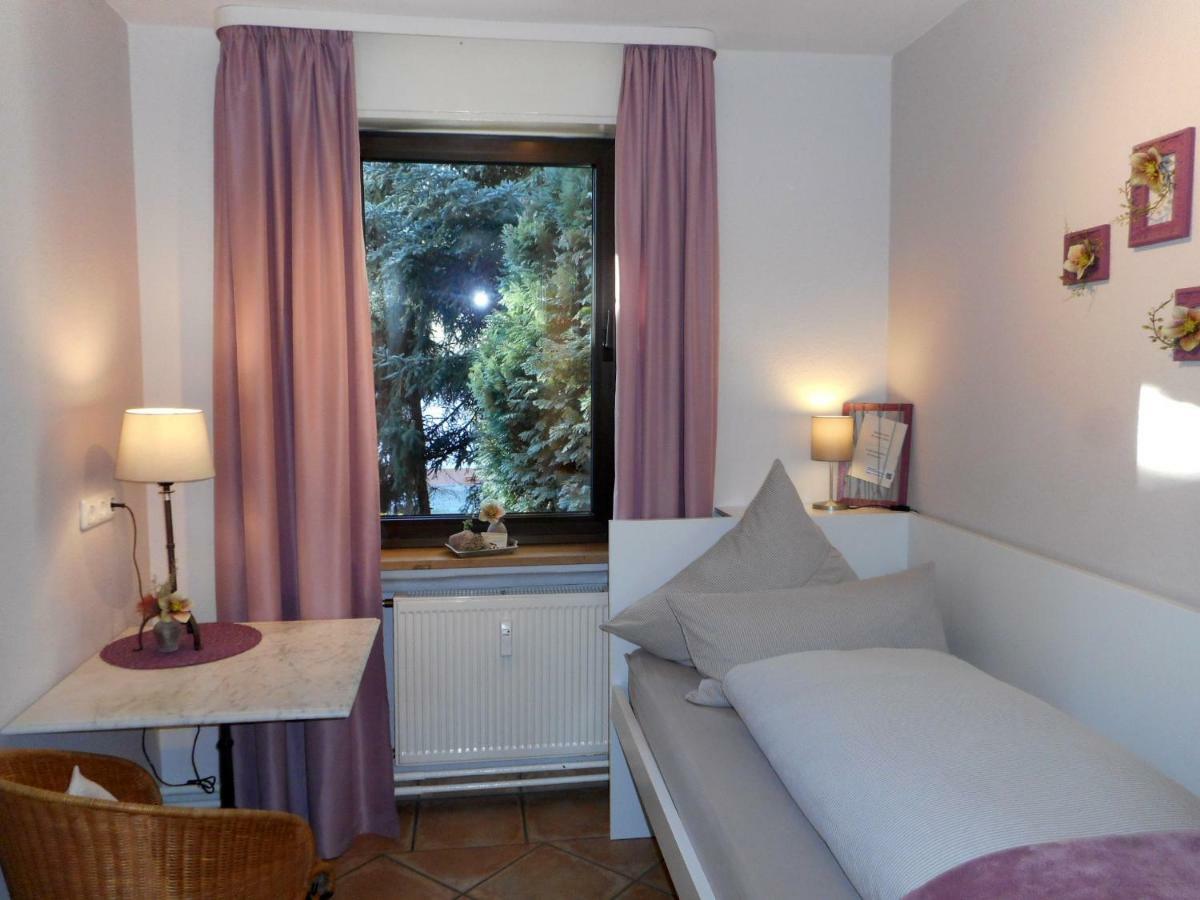 Privatzimmer Spahn In Muehlheim Apartment ภายนอก รูปภาพ